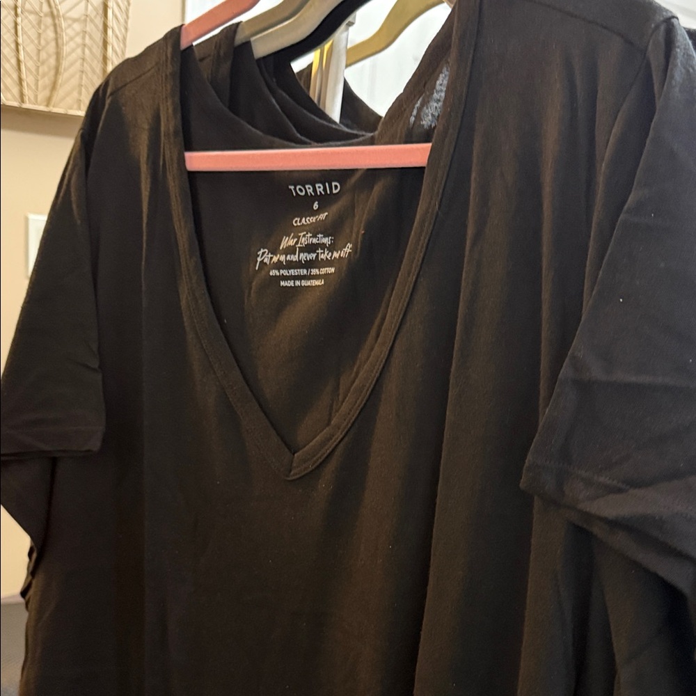 Torrid Black girlfriend tee v neck NWOT 6 X